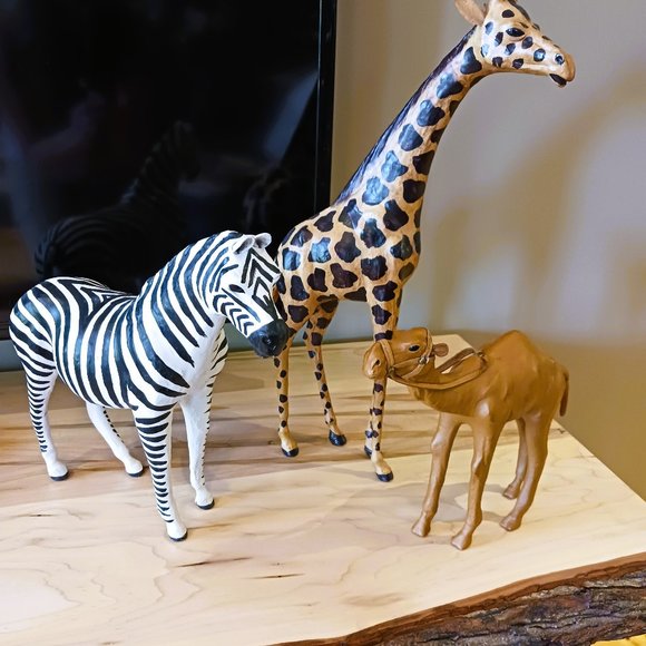 VINTAGE ZEBRA Art Sculpture HANDMADE LEATHER PAPER MACHE w/glass eyes 12" tall - Picture 7 of 7